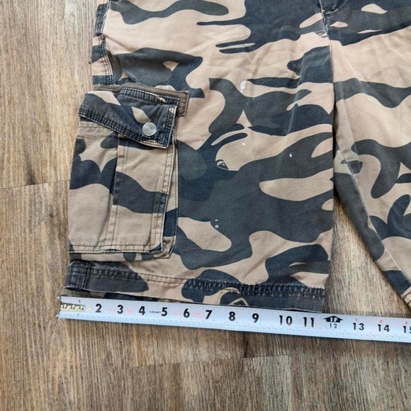 Vintage Y2K Quiksilver camo cargo shorts