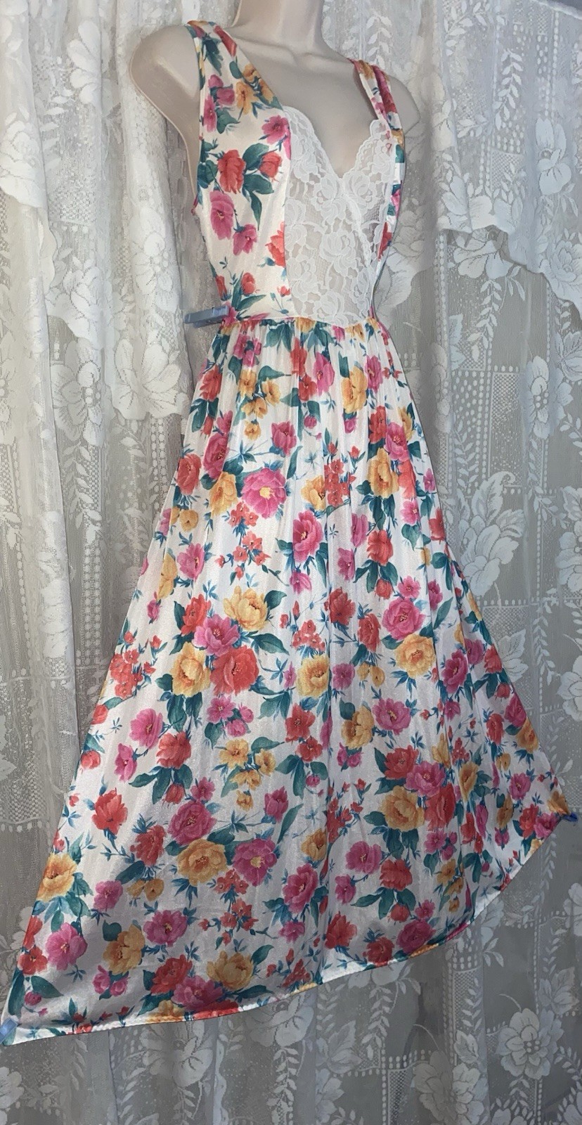 VTG M L Summer FLORAL Silky Soft Nylon Nightgown Negligee Gown Inset White Lace