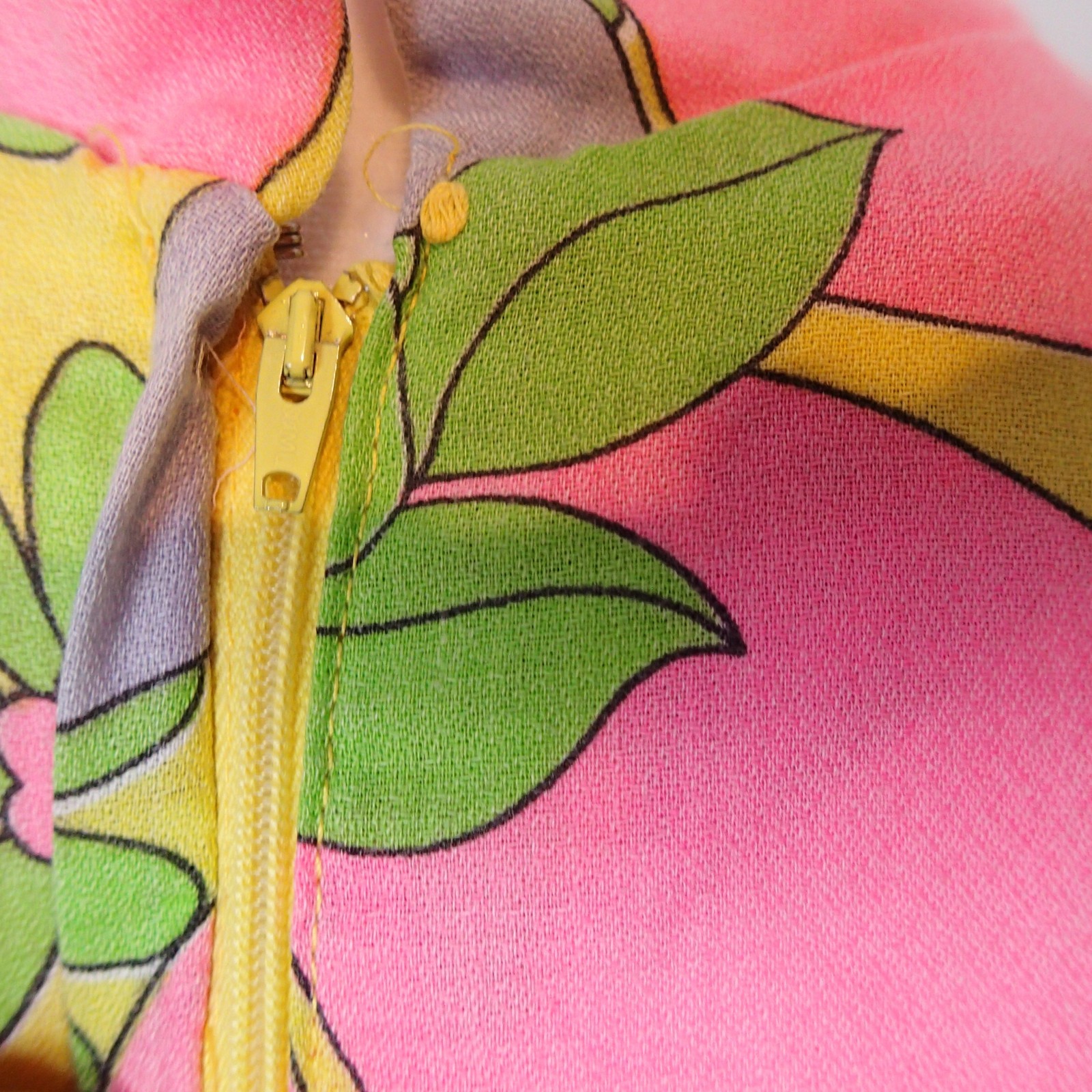 vtg 1960’s Dress Shift Mod Sleeveless Bright Floral yellow Pink green m/l