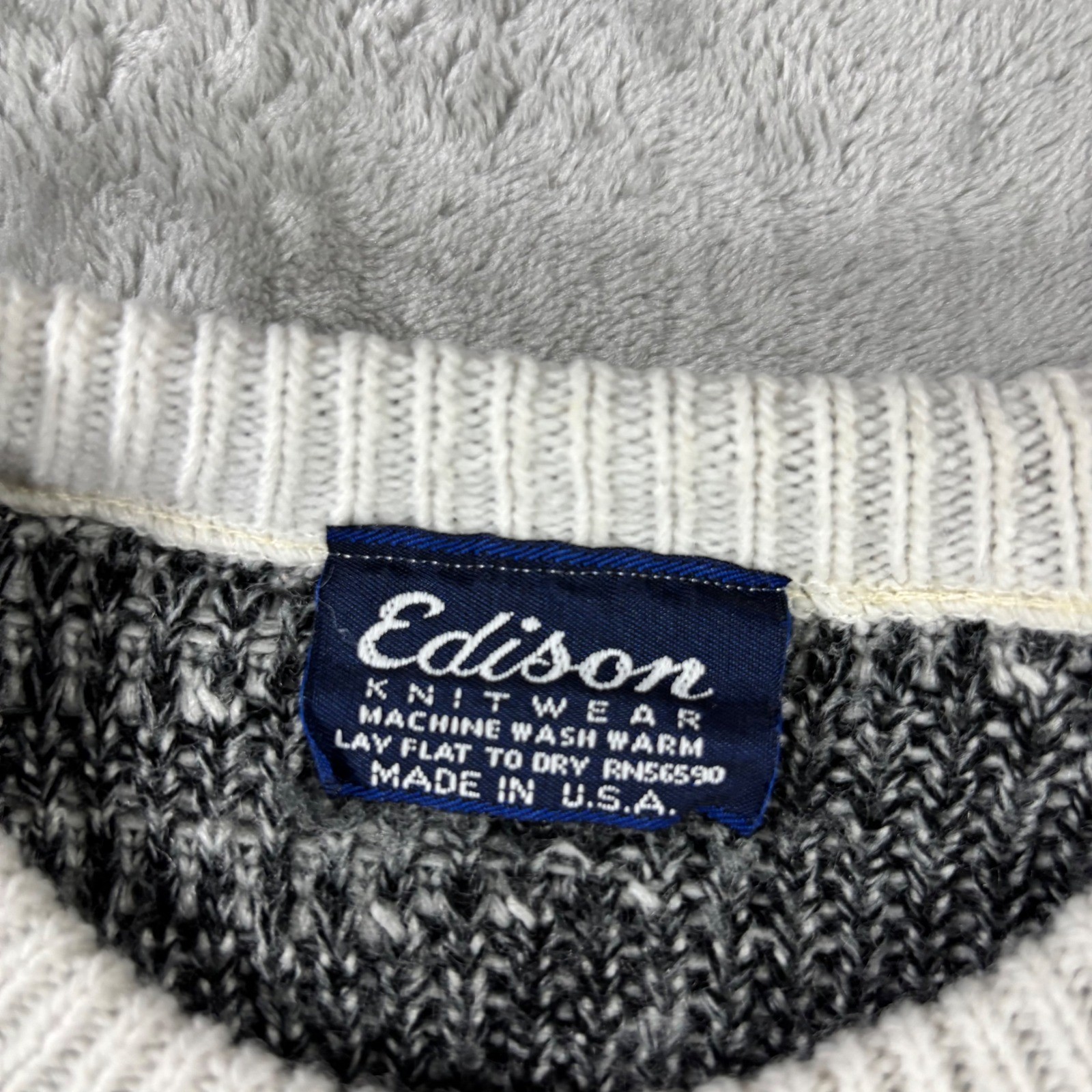 Vintage Edison Knitwear Mens Abstract Geometric Crewneck Sweater Grey Red USA