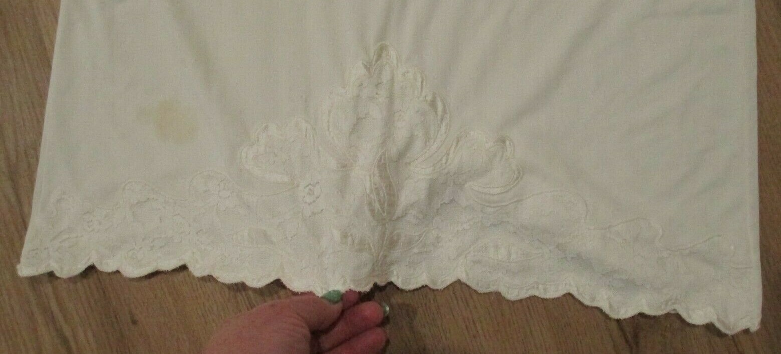 CAROL BRENT vintage slip SIZE 32L damaged selling for lace detail