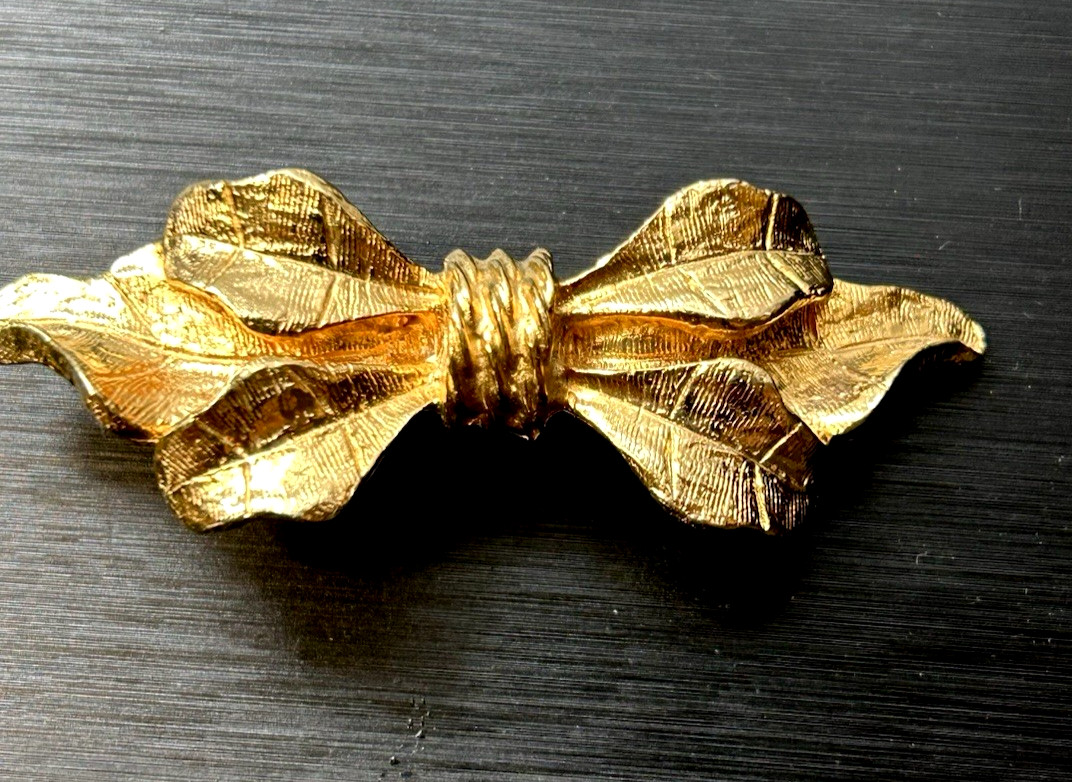 Vintage Mimi Di N 1974 Gold Tone Bow Signed Belt Buckle Elegant