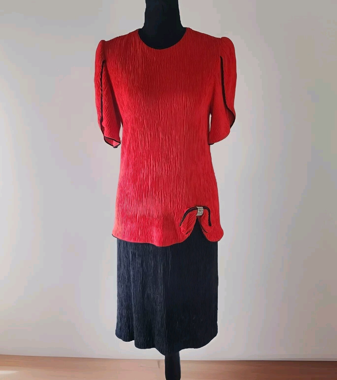 Vintage Hal Ferman slightly puffed sleeve dress red black bow detail size 12