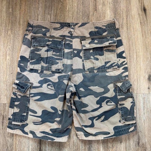 Vintage Y2K Quiksilver camo cargo shorts