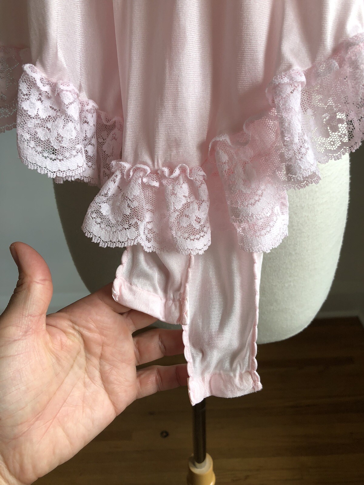 GORGEOUS VTG GILLIGAN O’MALLEY Pink Nylon & Lace Teddy Romper Lingerie SZ S/M