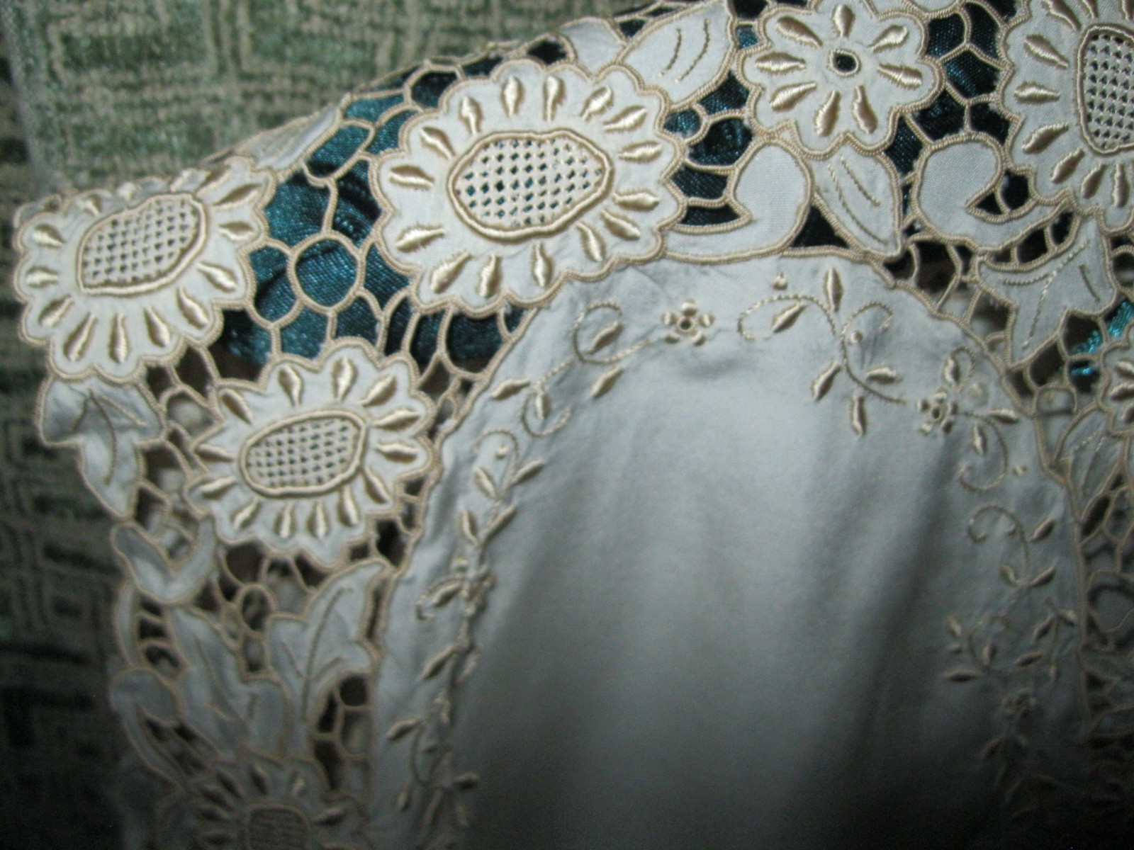 VINTAGE, CHINA SILK BLOUSE W/ ORNATE OPEN WORK/EMB., SZ. XS.,S/S, CREAM COLORED