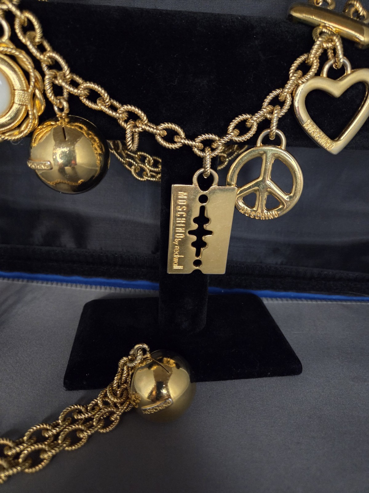 MOSCHINO By REDWALL GOLD CHARM BELT/ NECKLACE CHUNKY & BEAUTIFUL