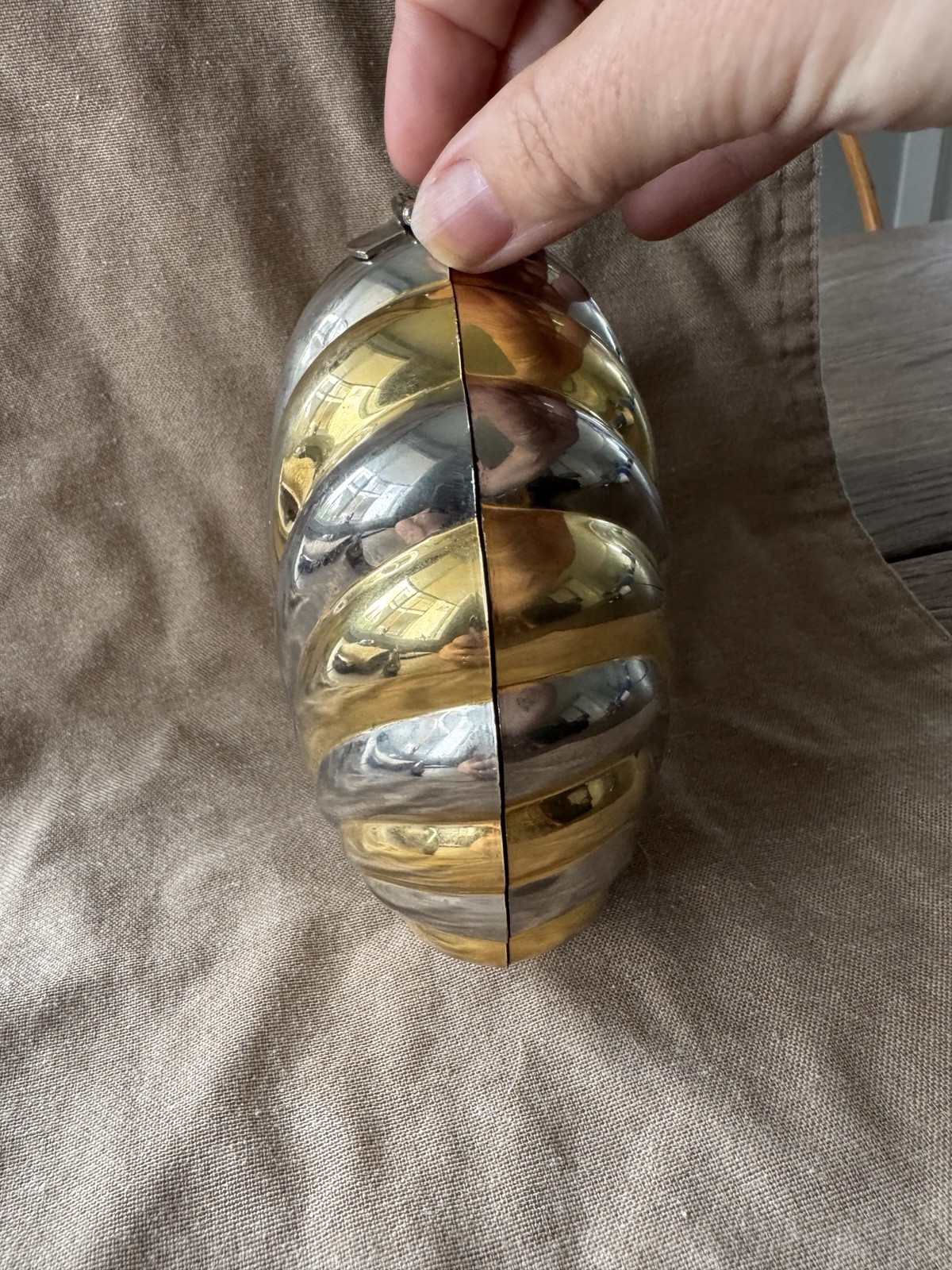 Vintage Silver/Gold Tone Clamshell Minaudière Metal Evening Clutch/Purse