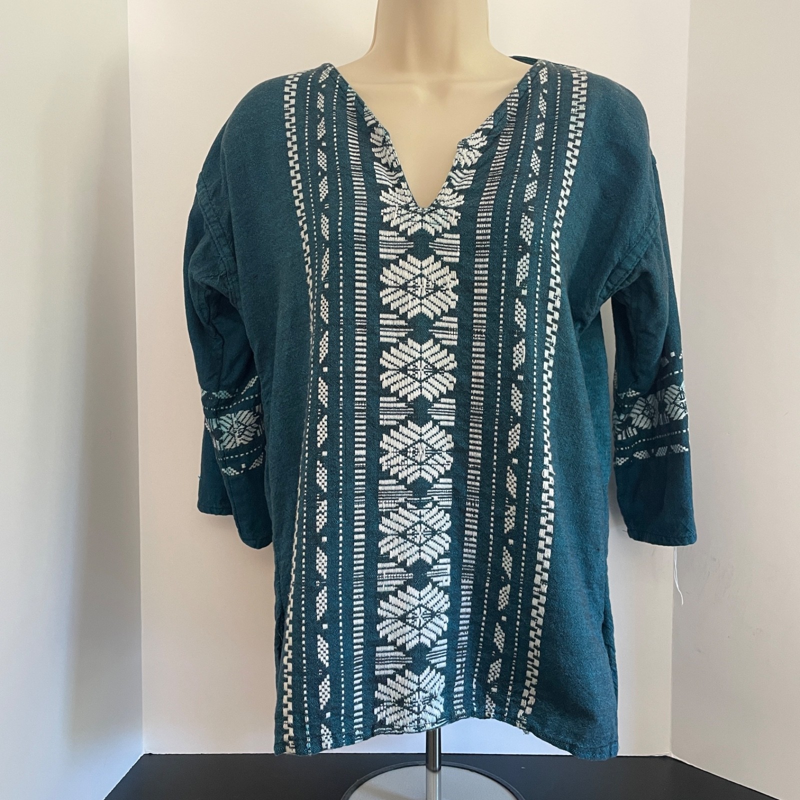 Guatemalan Women’s S White Embroidered Teal Top Boho Hippie Top Boho Hippie
