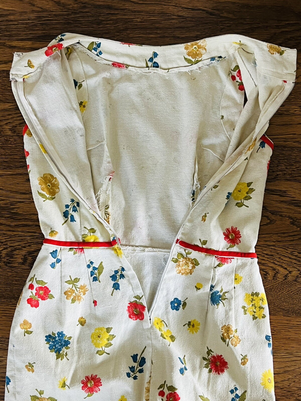 Vintage 1960s Maggi Maid of Luzerne Cotton Linen Blend Floral Mod Sheath Dress S