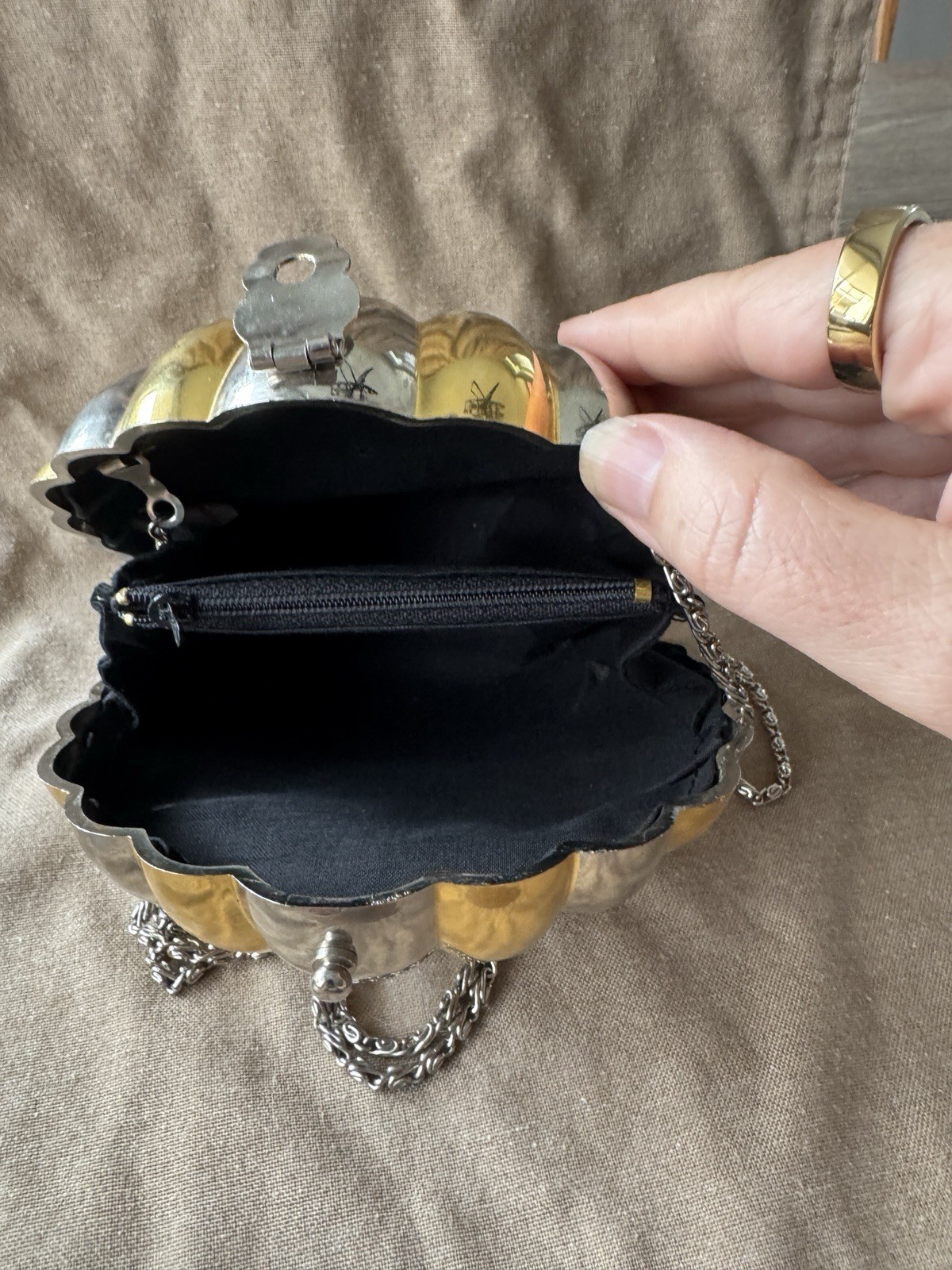 Vintage Silver/Gold Tone Clamshell Minaudière Metal Evening Clutch/Purse