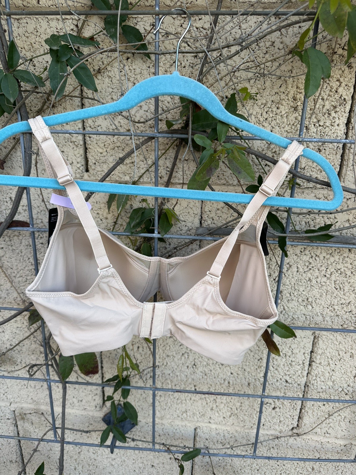 NWT Bali DF3439 Women’s One Smooth U Ultra Neckline Underwire Bra Nude 34D