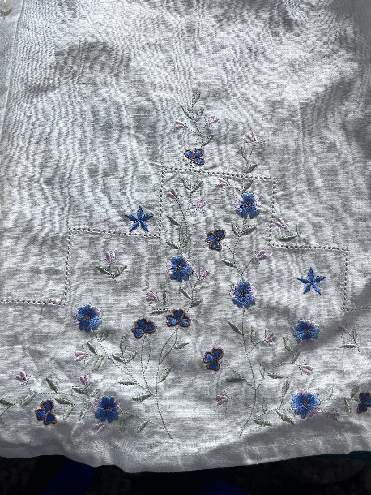 Club Z NWT Deadstoqck 2X Linen Blend Embroidered Floral Button Front Blouse