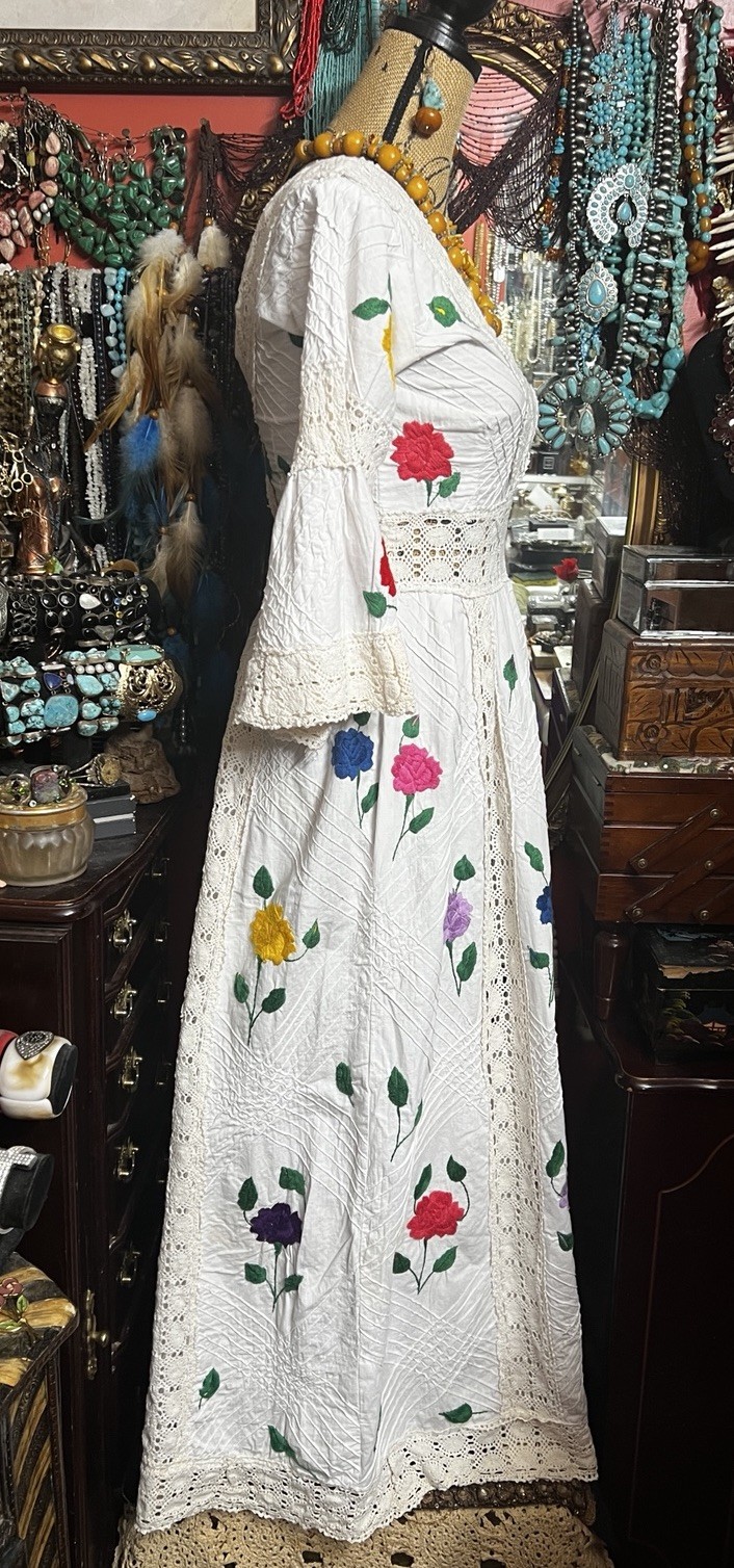 Stunning Oaxaca Mexican Pentuck White Multi Color Embroidery Crochet Dress XS/S