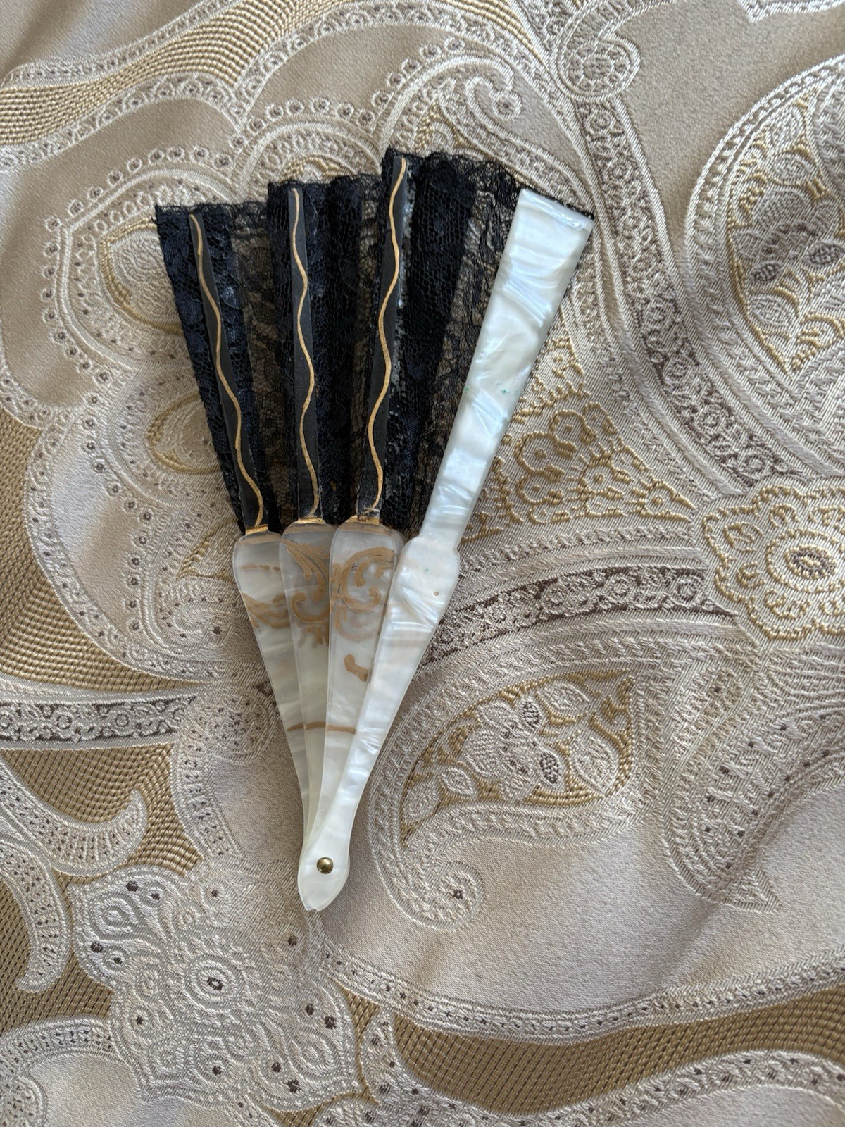 BELIEVE to be Art Nouveau Hand Fan Lace / Mother of Pearl