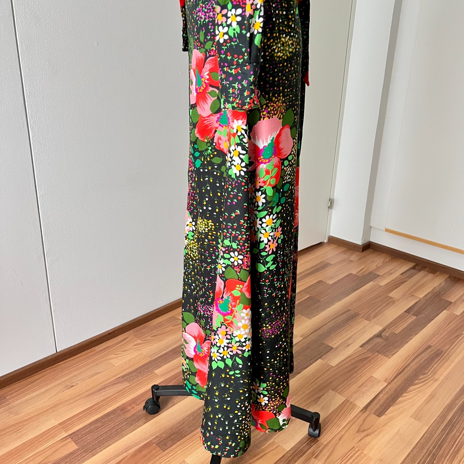 1970s Vintage Button Front Floral Maxi Dress Psychedelic Mod Long Sleeves Boho