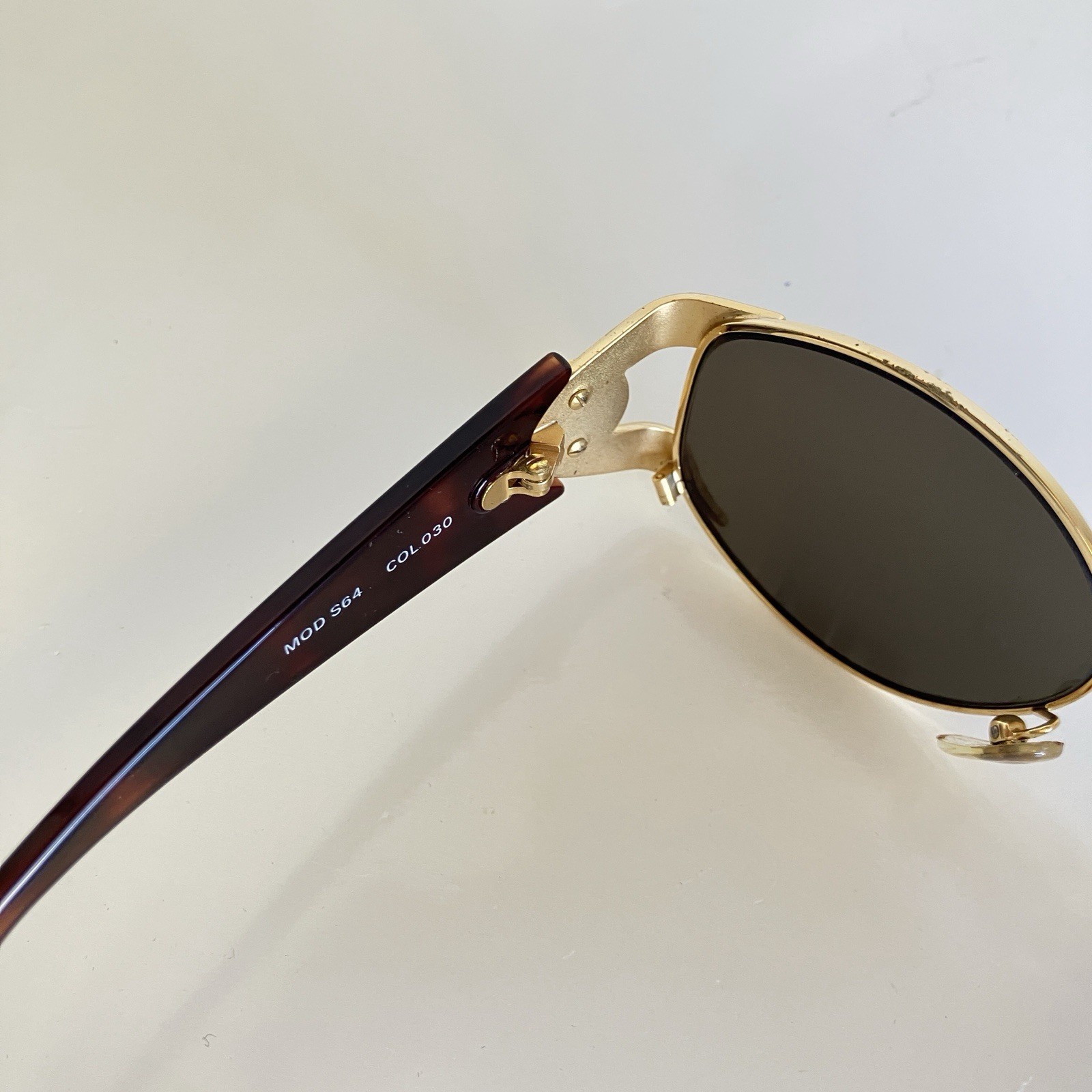 Gianni Versace Medusa sunglasses MOD S64 COL 030 In Excellent Condition