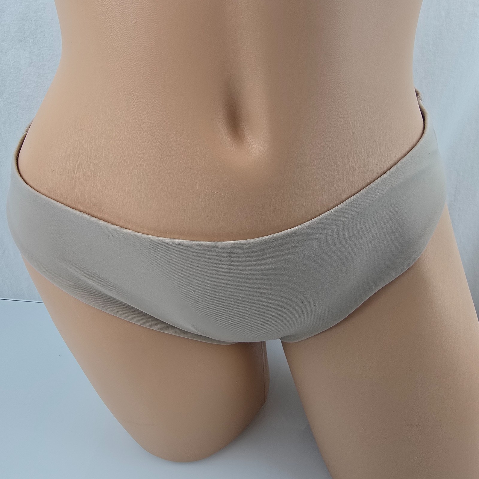 Vintage Gilligan & O’Malley Hipster Microfiber Panties Silky 6 M Taupe READ