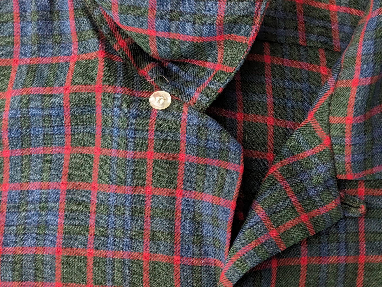 VINTAGE ARROW DECTOWOOL RED BLUE GREEN PLAID CHECK DACRON WOOL MADE IN USA LARGE