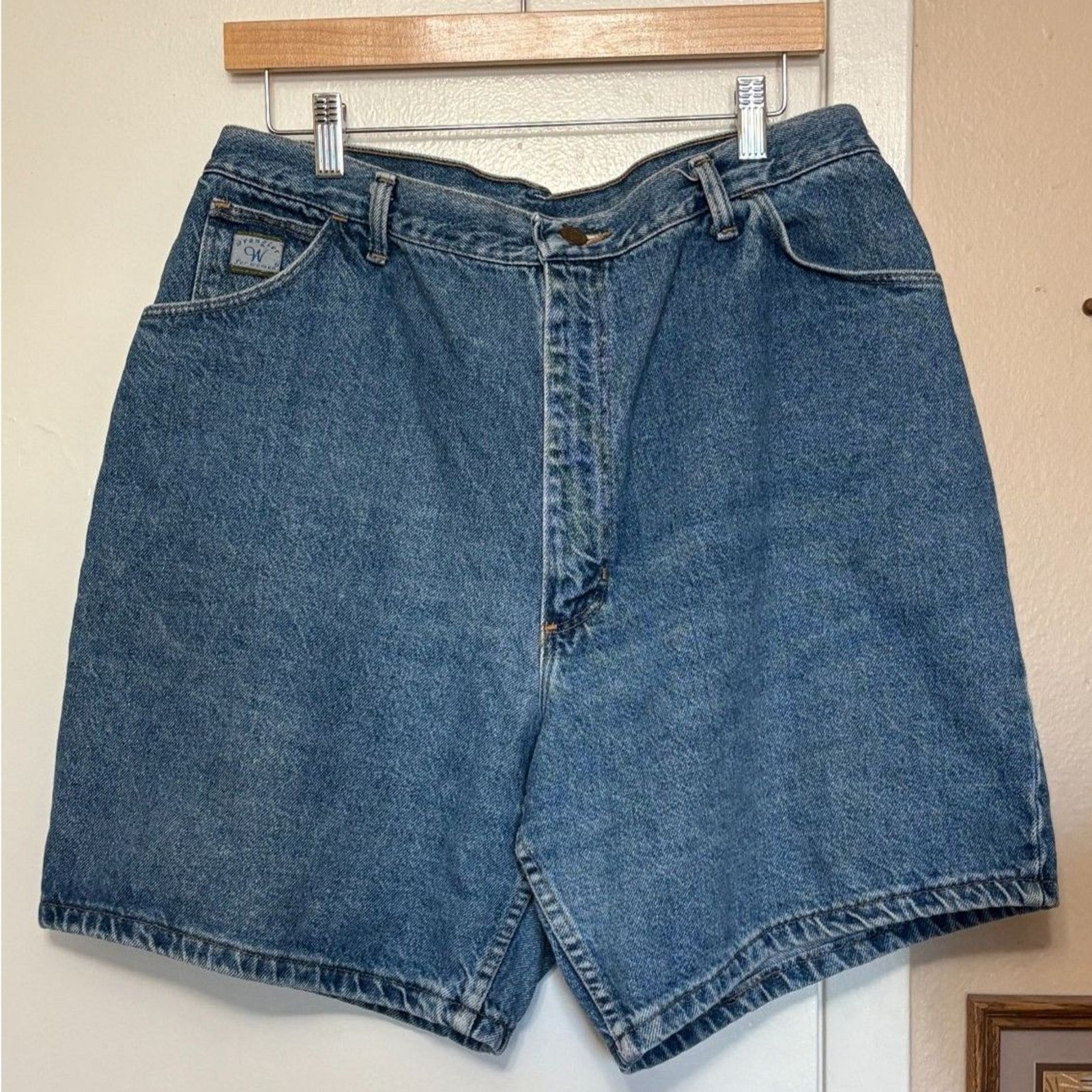 Wrangler for Women Vintage Denim Mom Jean Shorts Size 16-18