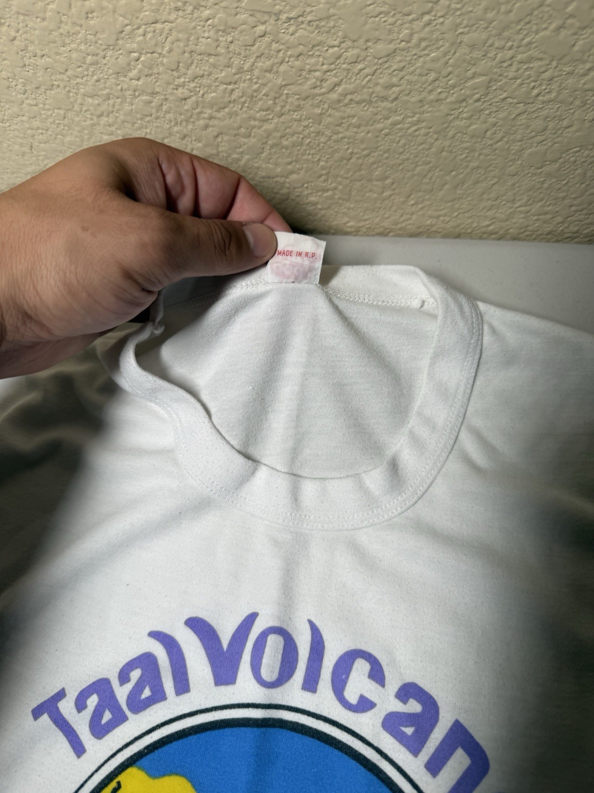 Vintage 70s Philippines Volcano Short Sleeve T-Shirt Soft Thin Single Stitch L
