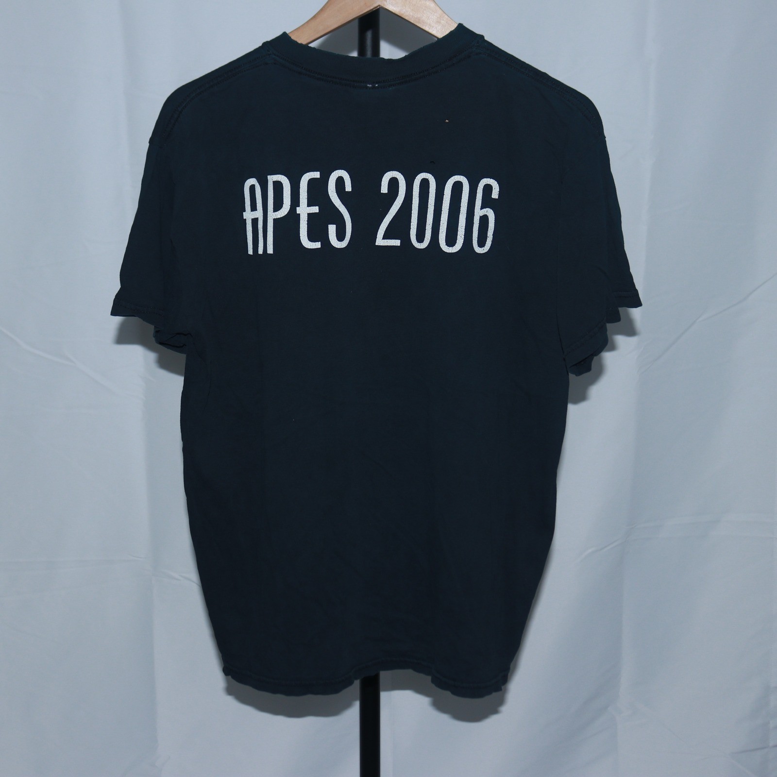 APES 2006 Unisex Vintage Graphic Crewneck T-shirt Black White Print Size M