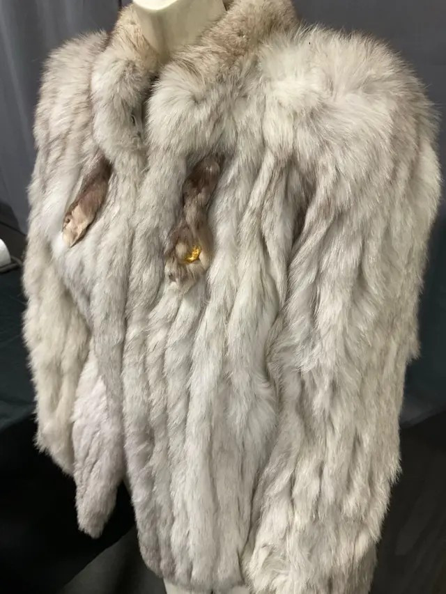 Vintage Saga Fox Fur Jacket, Silver tone Fur, 32h x 17w inches, size D40 F42
