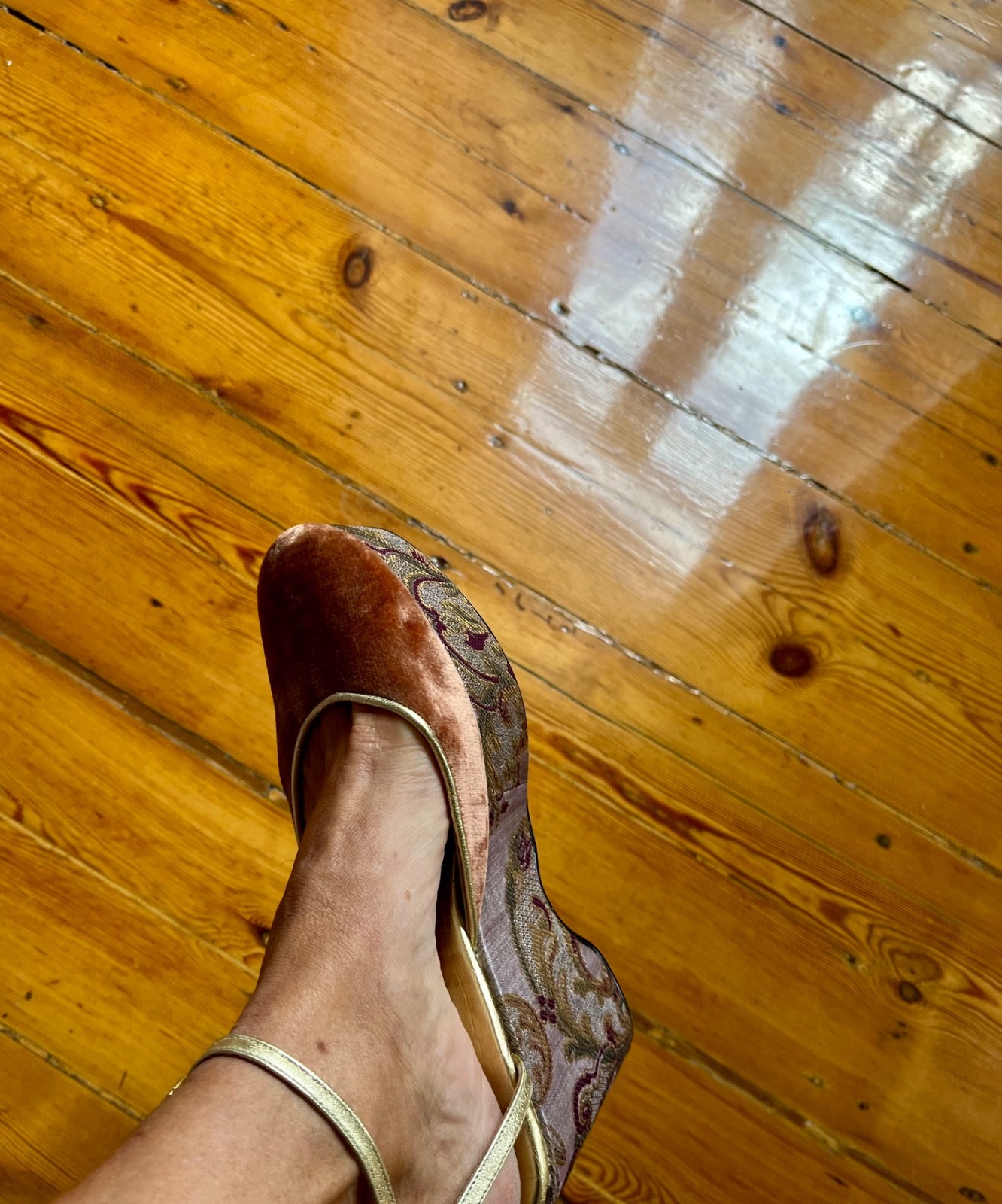 One of a Kind Vintage Shoes Women Velvet and Silk Size 7/12