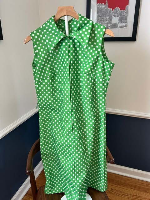 Vintage 1960s shift dress green polka dots M