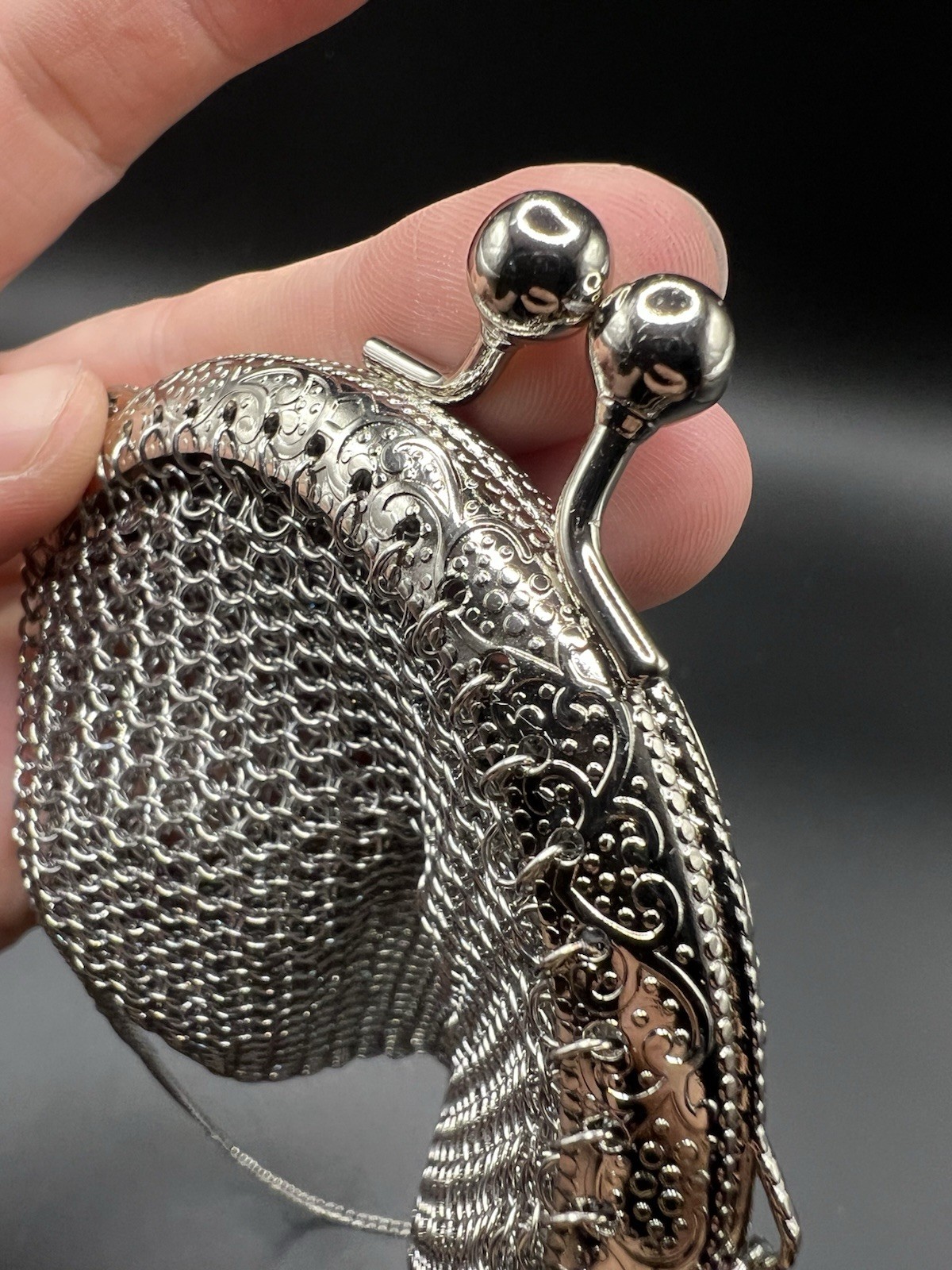 Vintage Style Silver Tone Mesh Coin Purse Kiss Lock Chainmail Evening Bag