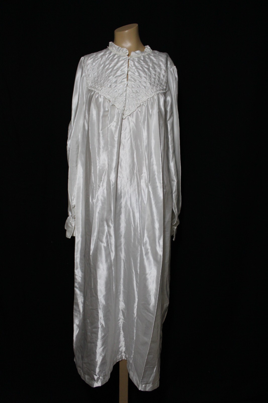 VTG Fundamentals White Night Gown L Polyester Cotton Long Sleeve Floral 17263