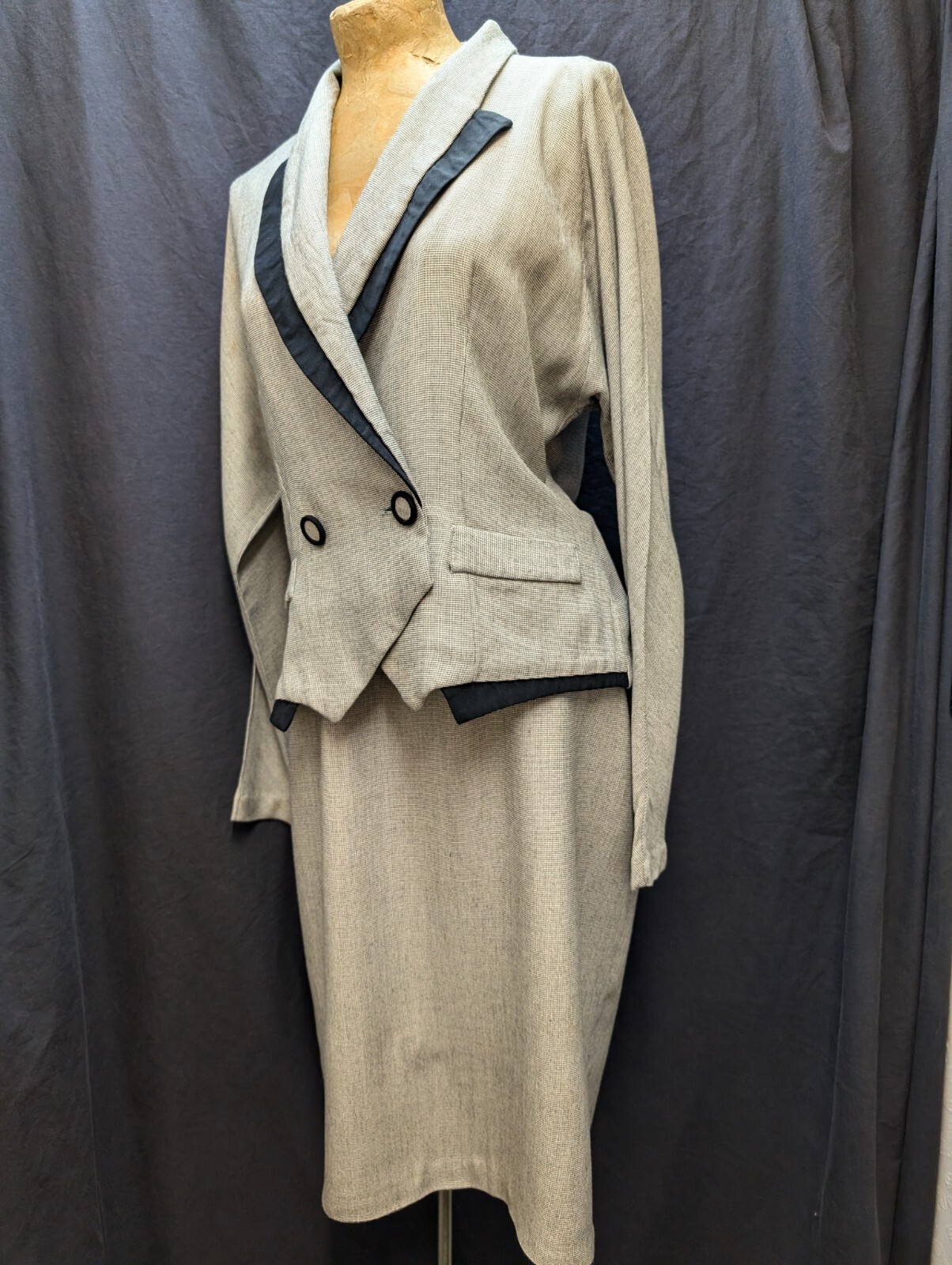 1980’s Gray Black Acetate Rayon Skirt & Jacket by Frederick’s of Hollywood M