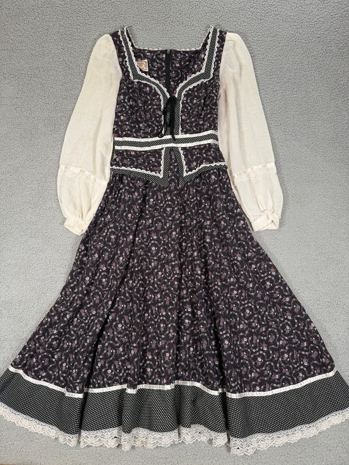 Vintage Gunne Sax Dress Womens XS/S Black Peplum Floral Prarie 70s Long Sleeves
