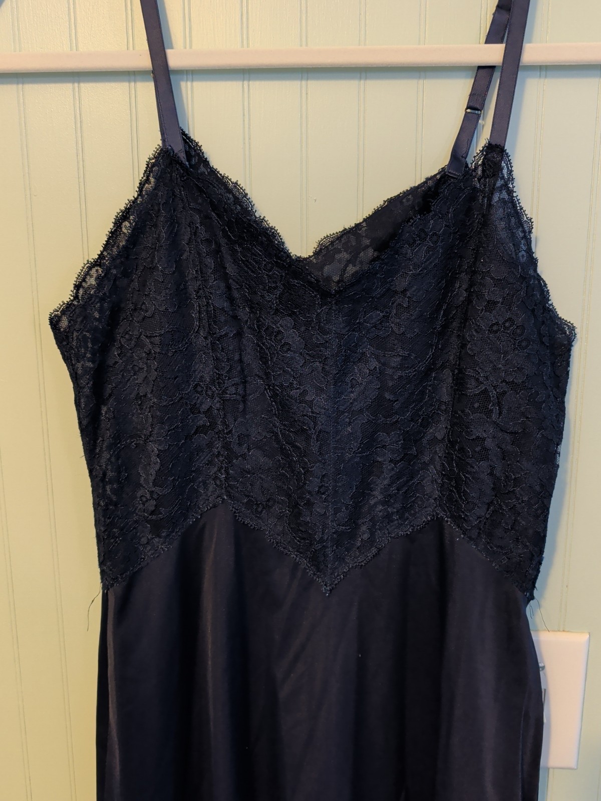 Vtg Vanity Fair Slip Blue Lace Bust Size 36 Length 40″ Vintage Antron Nylon USA