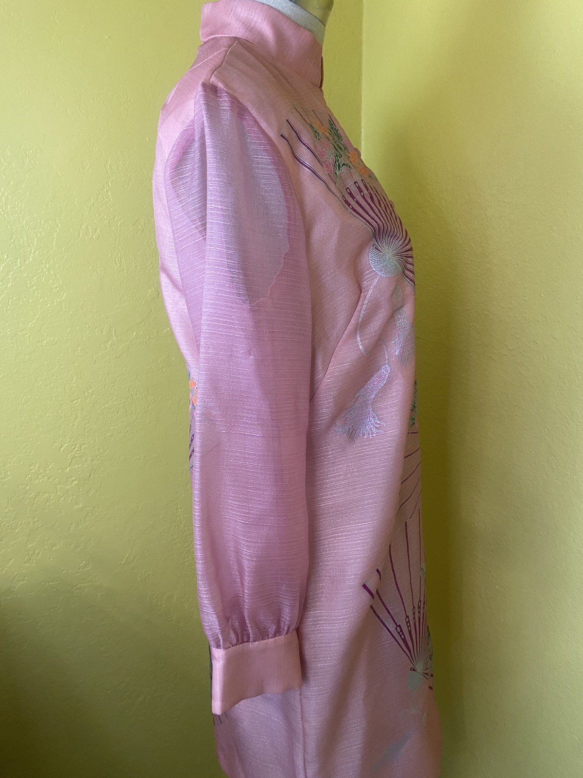 Vintage 60s 70s Alfred Shaheen Pink Fan Print Hostess Shift Dress Sheer Sleeve