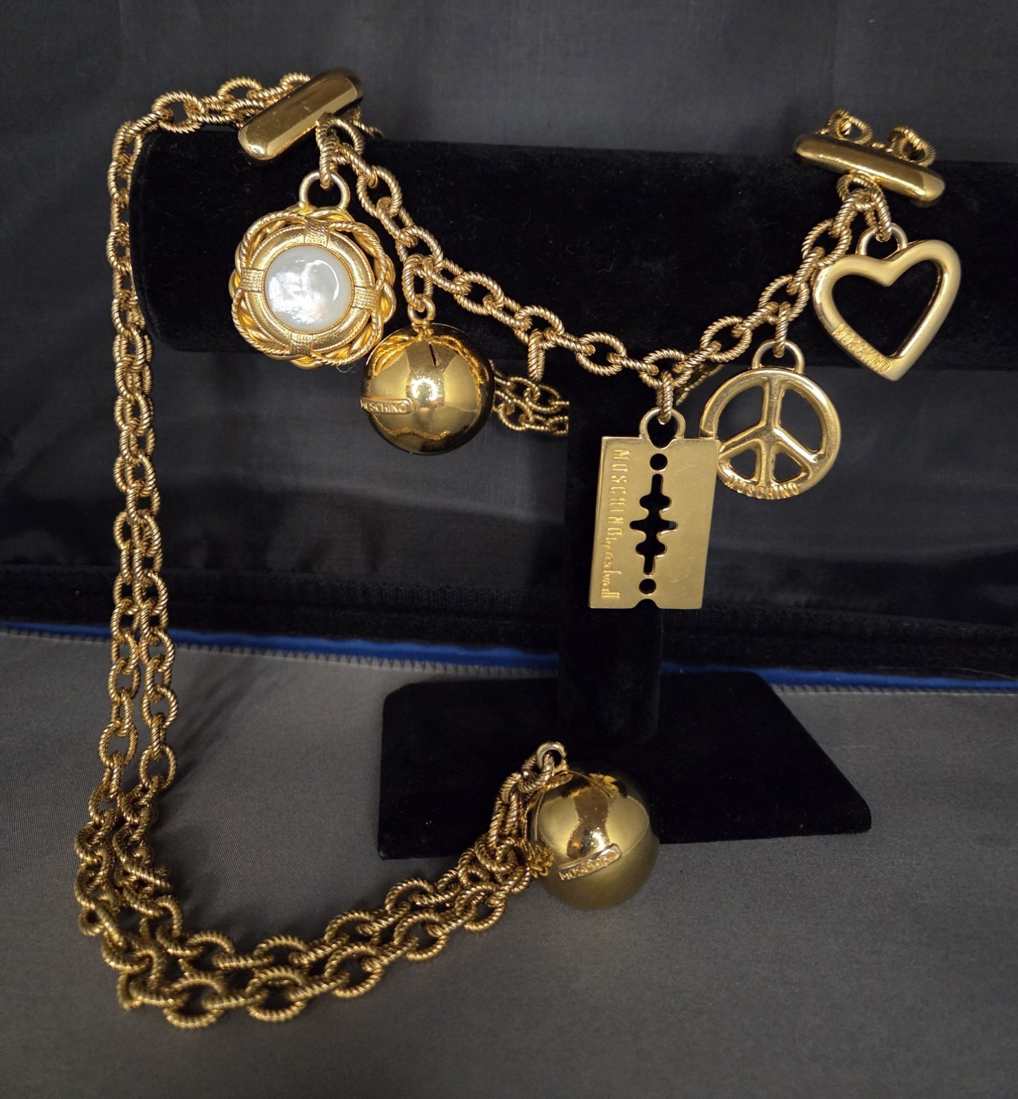 MOSCHINO By REDWALL GOLD CHARM BELT/ NECKLACE CHUNKY & BEAUTIFUL