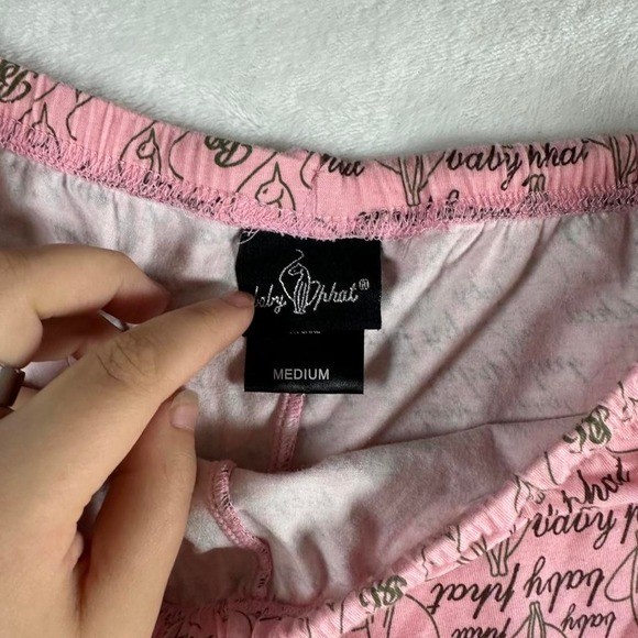 Baby Phat pink logo graphic lace capri gaucho pants Y2K vintage mcbling