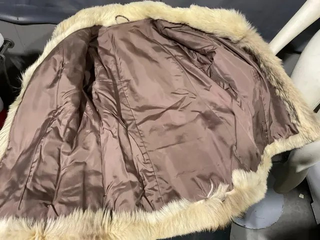 Vintage Womens Arctic Fox Fur Coat, White w/Brown Lining, approx 30 x 19 inches