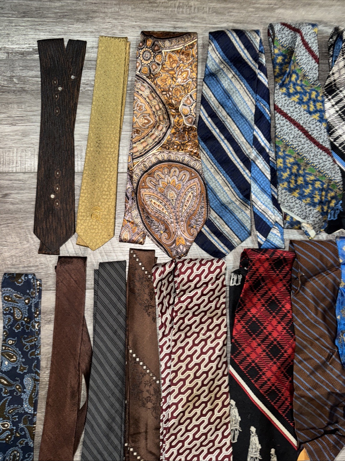 Big Lot of 43 Vintage 1950’s-60’s 70’s Men’s Neck Ties- Silk – Acetate- Rayon