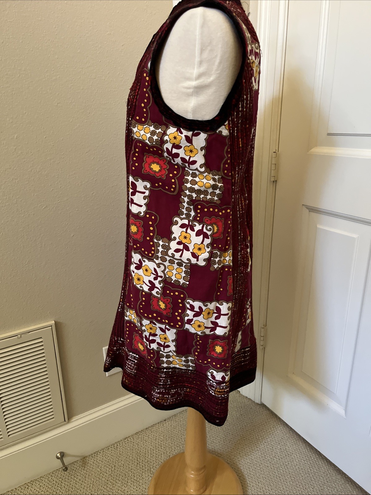 Vintage Palestinian Tatreez Velvet Vest – Mid-Century Long Couching Embroidered