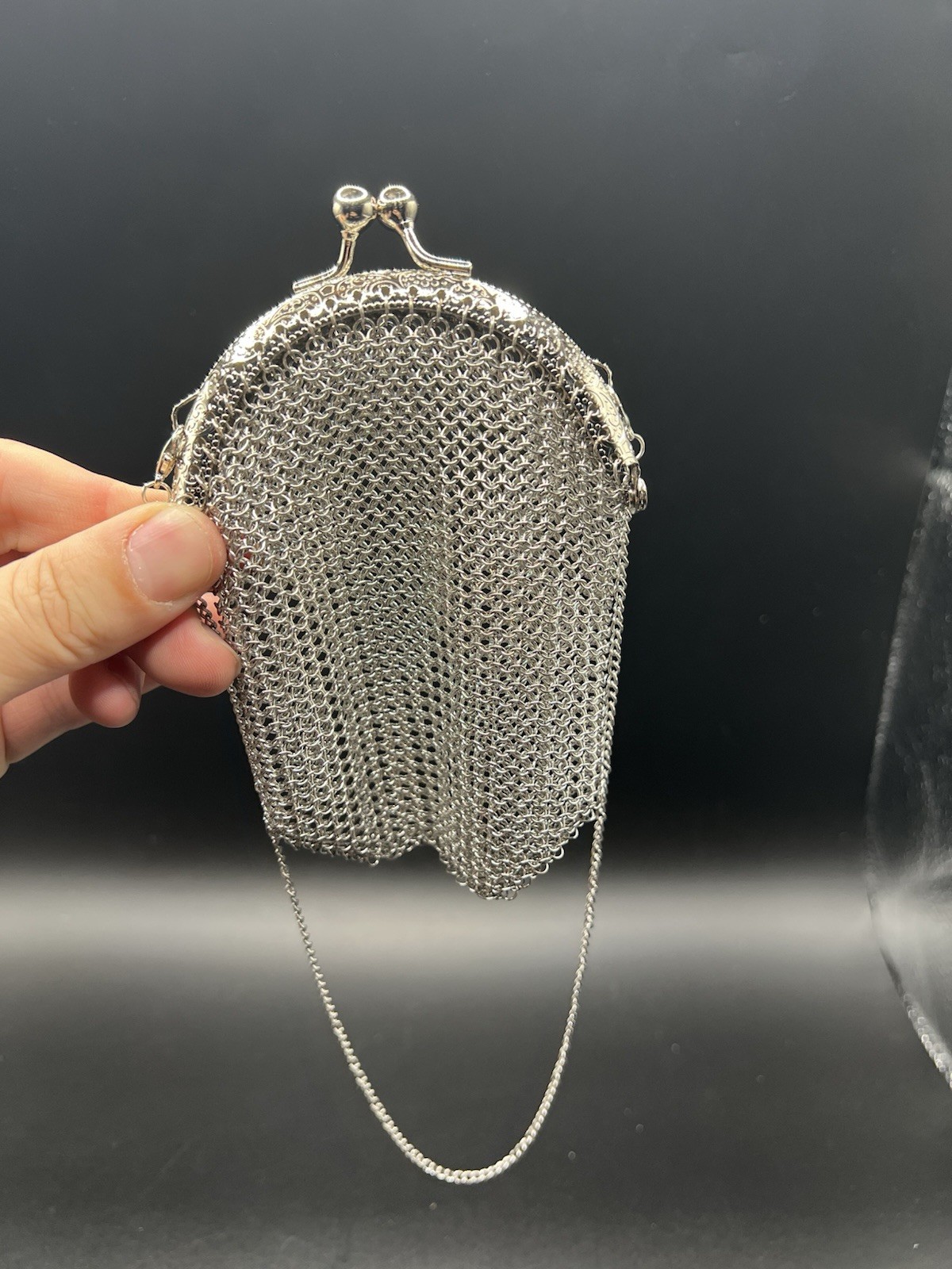 Vintage Style Silver Tone Mesh Coin Purse Kiss Lock Chainmail Evening Bag