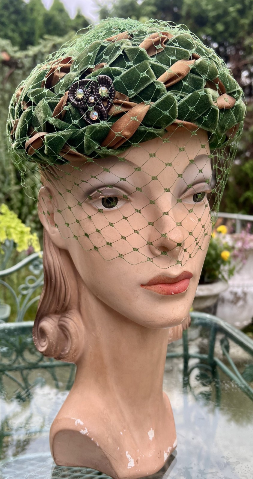 VINTAGE 1950’s GREEN VELVET & BROWN SATIN RIBBON PILLBOX HAT