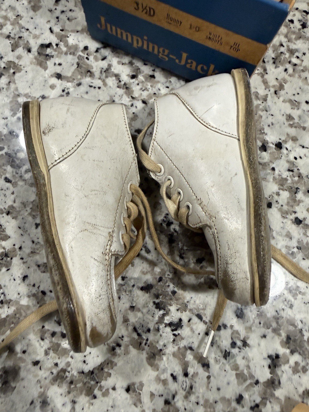 Jumping-Jacks White Leather Hi-Top Kids Shoes Style 1104 Size 3.5 Medium w/ Box