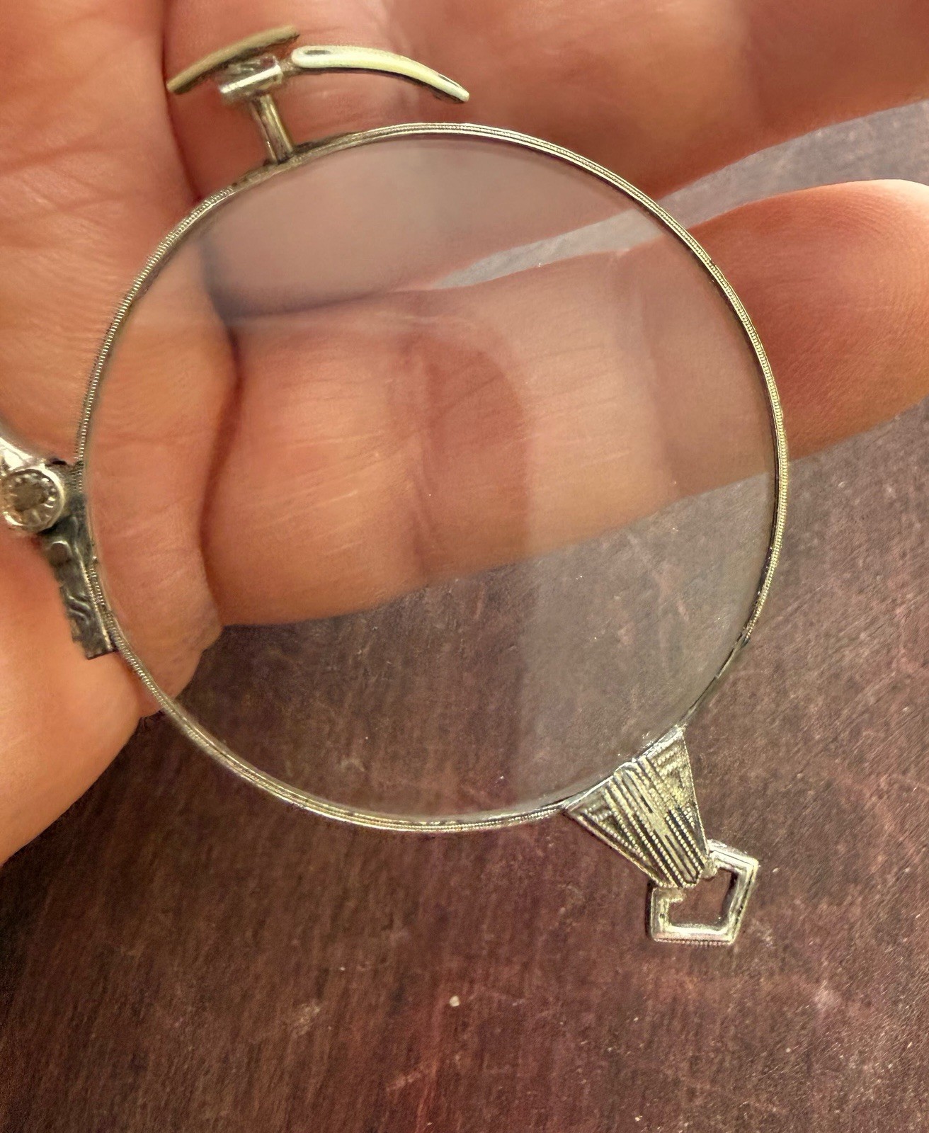 Solid 14 K White Gold Decretive Hand Engraved Pince-Nez 1920s Tr Point Nose