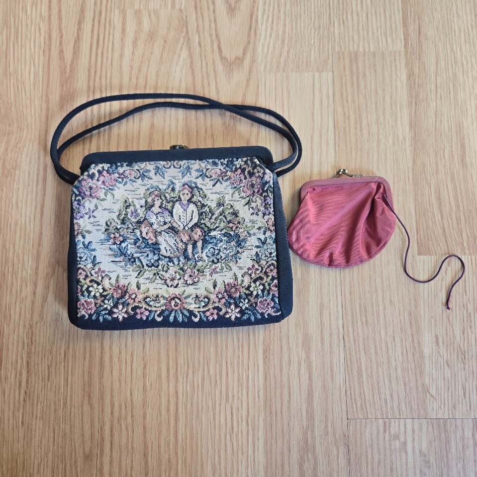 Vintage Floral Tapestry Purse with Matching Coin Pouch – Red Lining, Kiss Lock