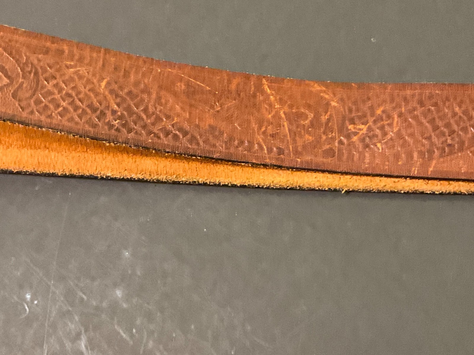 Brown hand tooled embossed Western leather Men’s belt 40″ brass buckle broken in