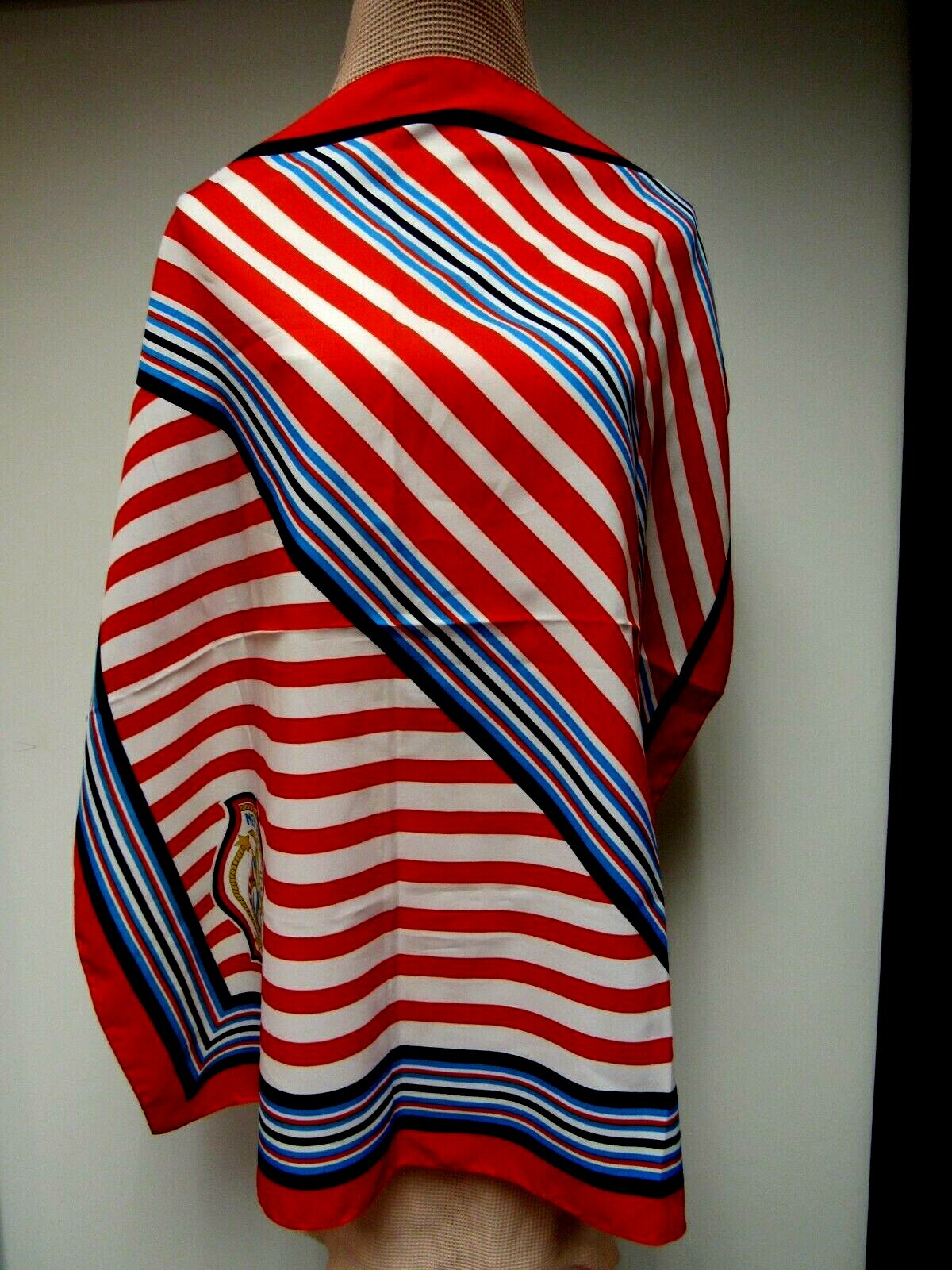 VTG NEW PORT YATCHT CLUB by Berkshire 30 1/2 X 31 Square Scarf Navy Red Blue EUC