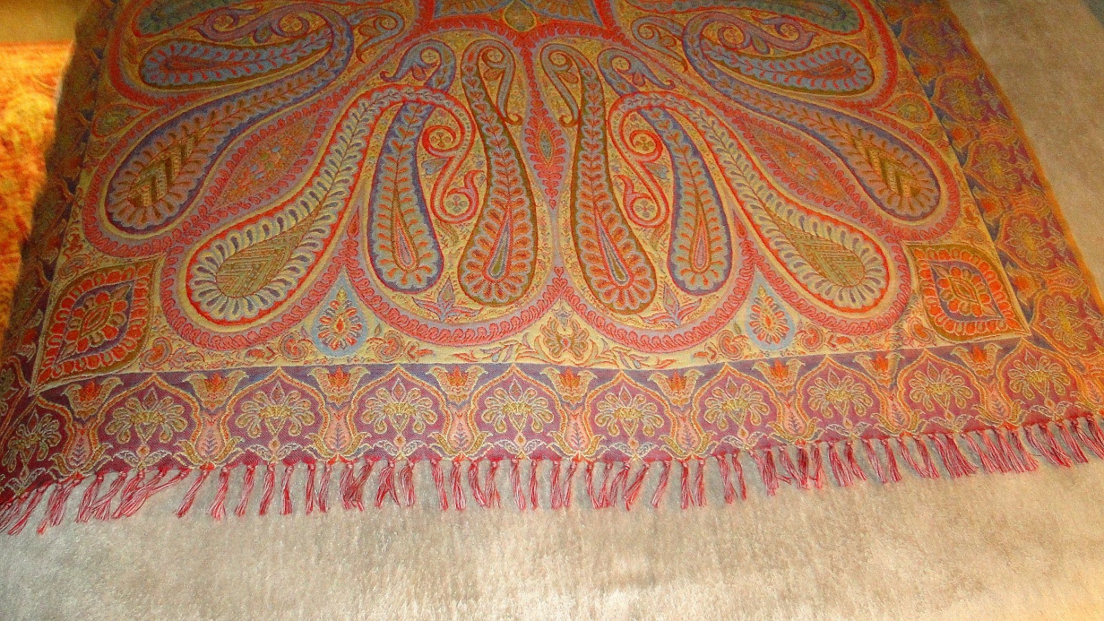 Elegant Vintage Paisley Wool Shawl Large Scarf or Throw Fringe India