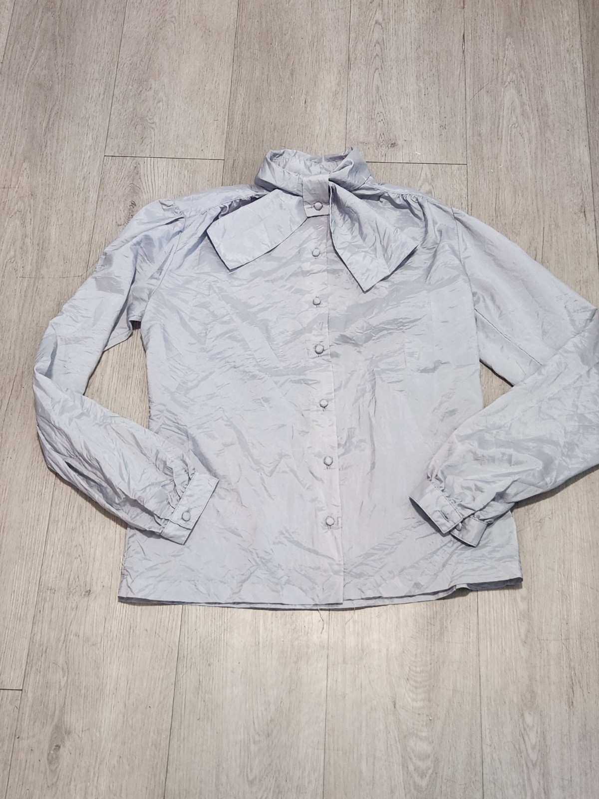 ​Vintage 70s 80s bow Blouse Silver Gray Secretary Tie Neck USA Made ILGWU S M