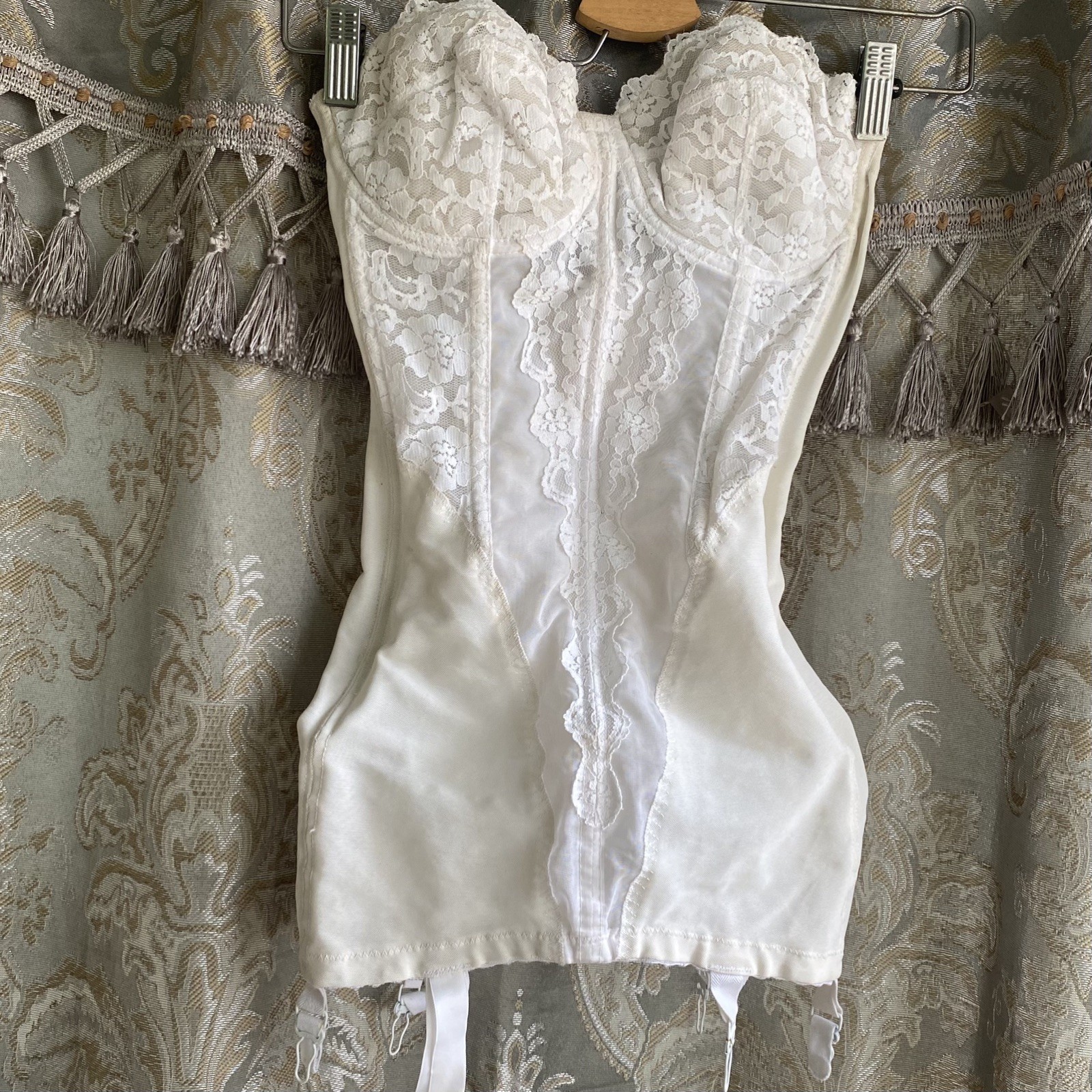 Marry Widow Vintage 50-60’s white strapless corset 33b